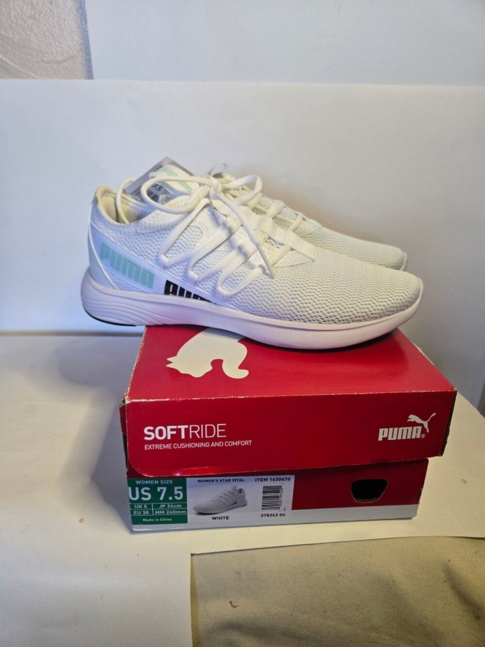 BNWT Ladies Puma Soft Stride Sneakers Size 7.5 Athleisure Fitness Comfort